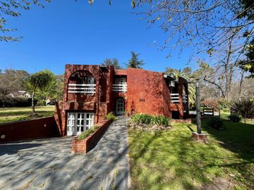 HERMOSO CHALET DE 7 AMB EN COUNTRY EL PARAISO
