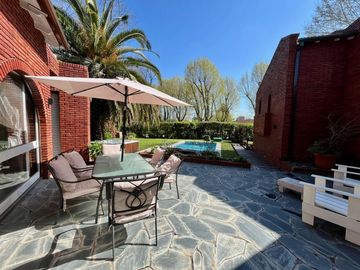 HERMOSO CHALET DE 7 AMB EN COUNTRY EL PARAISO