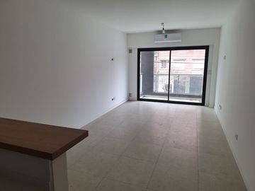 DEPARTAMENTO 2 AMB AL FRENTE CON VISTA A PLAZA LOS ANDES