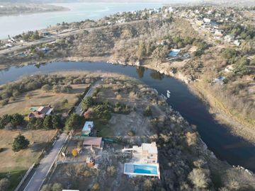 EXCELENTE TERRENO DE 5.300 Mt2, CON FONDO AL ARROYO LAS MOJARRAS, GRANOPORTUNIDAD. Ideal Para Hotel
