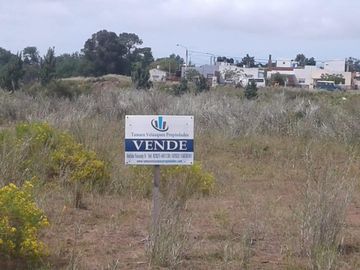LOTE EN BARRIO CERRADO LAS LOMAS,CALLE EL CEDRON ENTRE LAVANDA Y JAZMIN