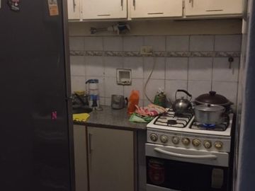 Departamento 3 ambientes al frente con balcón, zona Parque Patricios