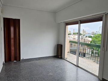 Departamento 2 ambientes con cocina separada al frente con expensas bajas