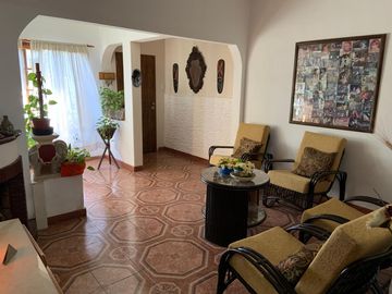 NUEVO VALOR VENTA CHALET DE 4 AMBIENTES CON 2 BAÑOS EN CIUDAD JARDIN