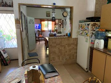 NUEVO VALOR VENTA CHALET DE 4 AMBIENTES CON 2 BAÑOS EN CIUDAD JARDIN