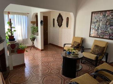 NUEVO VALOR VENTA CHALET DE 4 AMBIENTES CON 2 BAÑOS EN CIUDAD JARDIN