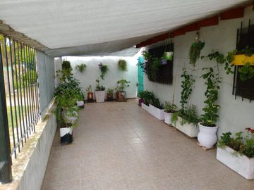 Dos casas sobre un mismo lote, en esquina