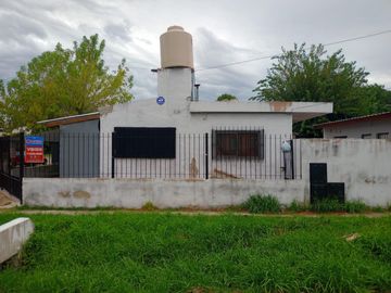 Dos casas sobre un mismo lote, en esquina
