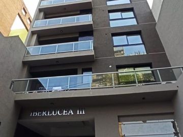 EN VENTA Semipiso al frente de 3 amb. c/coch. LANUS O. CENTRO. IBERLUCEA III. SUM Y PISCINA