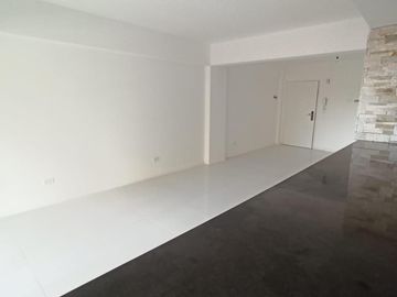 EN VENTA Semipiso al frente de 3 amb. c/coch. LANUS O. CENTRO. IBERLUCEA III. SUM Y PISCINA