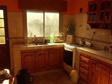 LONGCHAMPS - Casa Con Galpón Apta Crédito