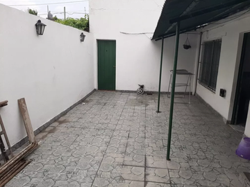 Casa tipo ph de 3 amb cochera y patio