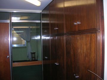 MUY BUENAS OFICINAS EN SEMIPISO DE 130 M2 SOBE AV. 9 DE JULIO