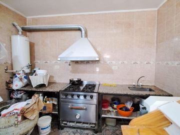 VENDE LOCAL EN ESQUINA EN VILLA GERAL MITRE CON MOBILIARIO