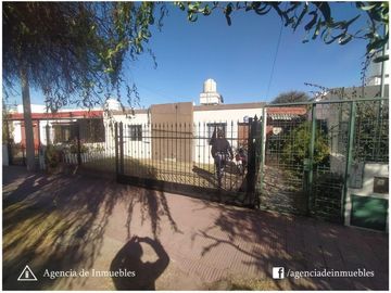 VENDE: Casa 2 Dormitorios con Patio / Barrio Ayacucho