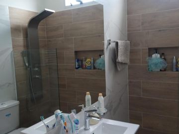 Vende 2 Ambientes En Caballito , Muy Amplio Luminoso. Refaccionado A Nuevo