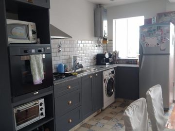Vende 2 Ambientes En Caballito , Muy Amplio Luminoso. Refaccionado A Nuevo