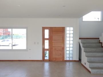 Moderna Casa a Estrenar - Bº Cº El Canton