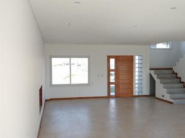 Moderna Casa a Estrenar - Bº Cº El Canton
