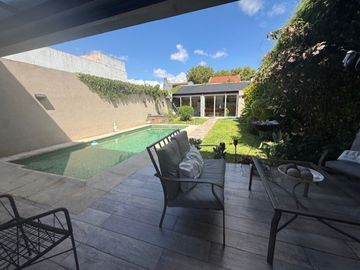 CASA CON JARDIN , PISCINA, QUINCHO , 5 AMBIENTES