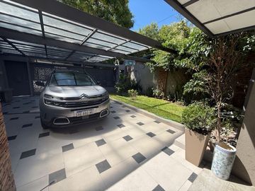 CASA CON JARDIN , PISCINA, QUINCHO , 5 AMBIENTES