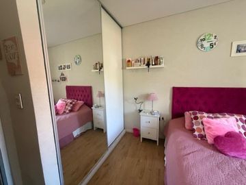 CASA CON JARDIN , PISCINA, QUINCHO , 5 AMBIENTES