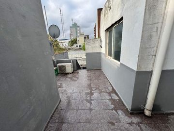 CASA PH DE 3 AMBIENTES EN VENTA - MORON CENTRO