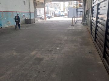 ALQUILER - AMPLIO GALPÓN / DEPÓSITO EN PARQUE INDUSTRIAL - FLORIDA OESTE