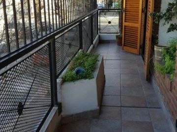 CASA DE 5/6 AMBIENTES CON QUINCHO Y JARDIN , 430 M2