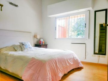 SE VENDE EXCELENTE PROPIEDAD DE 4 AMBIENTES EN FLORIDA MITRE PH AL FRENTE SOBRE LOTE DE 270M2.