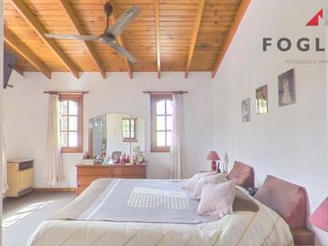 Excelente Casa de 5 Amb con Pileta, Jardin, Quincho, Garage
