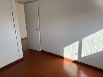 2amb Frente balcon 48mts lav s/Av Independencia