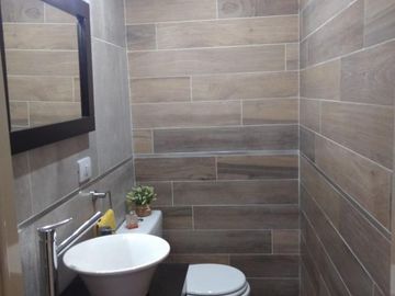 TRIPLEX DE 4 AMB , AMPLIO GARAGE , INMEJORABLE UBICACION , 250 M2 APROX TOTALES