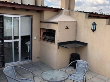 TRIPLEX DE 4 AMB , AMPLIO GARAGE , INMEJORABLE UBICACION , 250 M2 APROX TOTALES