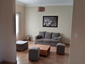 Bella casa a estrenar en Bº San Alfonso, Pilar del Este