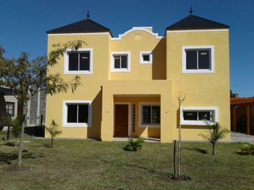 Bella casa a estrenar en Bº San Alfonso, Pilar del Este