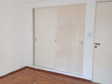 DEPARTAMENTO DE 3 AMBIENTES AL FRENTE CON BALCON CORRIDO