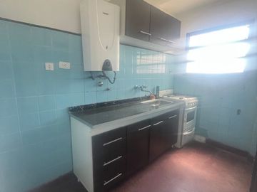 Venta depto 2 amb, frente a estación de subte linea &quotH&quot
