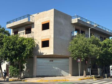 Local esquina A ESTRENAR 118mts 5 vidrieras s/exp Persianas 2  baños