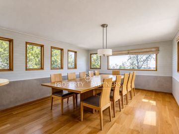 Exclusiva y luminosa casa en Condominio con hermosa vista, Los Domínicos.