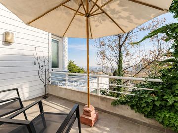 Exclusiva y luminosa casa en Condominio con hermosa vista, Los Domínicos.