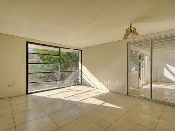 Venta Casa familiar con patio para remodelar en Ñuñoa