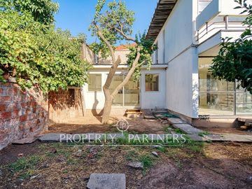 Venta Casa familiar con patio para remodelar en Ñuñoa