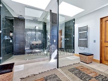 Condominio con cancha de golf y seguridad en Piedra Roja