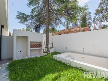 VENTA TRIPLEX 4 AMBIENTES EN PARQUE LELOIR