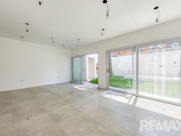 VENTA TRIPLEX 4 AMBIENTES EN PARQUE LELOIR