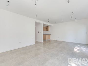 VENTA TRIPLEX 4 AMBIENTES EN PARQUE LELOIR