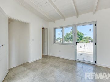 VENTA TRIPLEX 4 AMBIENTES EN PARQUE LELOIR