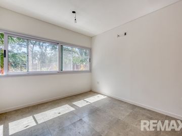 VENTA TRIPLEX 4 AMBIENTES EN PARQUE LELOIR