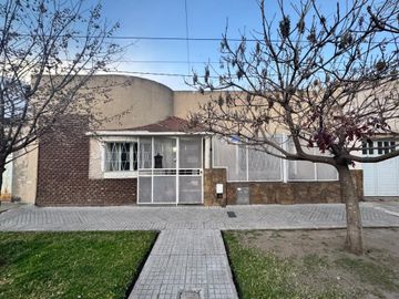 VENTA CASA 3 DORMITORIOS PATIO Y TERRAZA